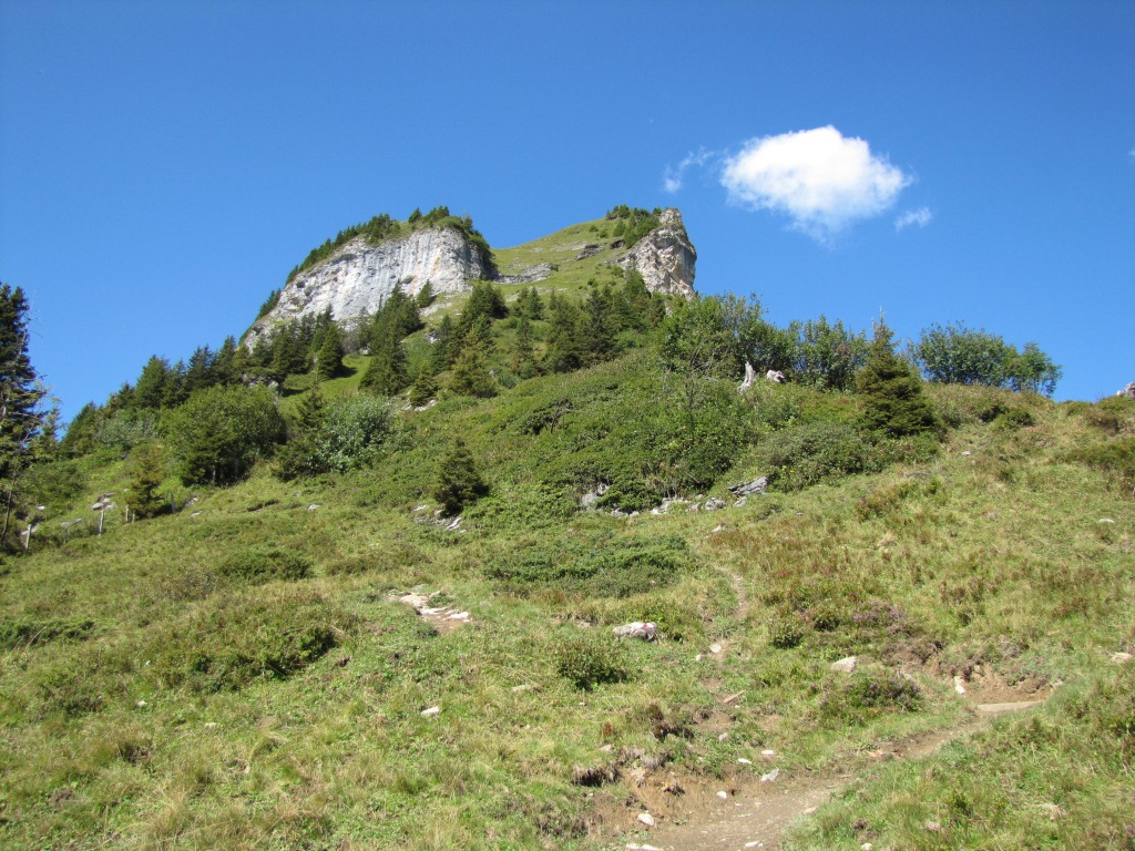 auf gutem Wege aber steil führt der Bergpfad nun aufwärts