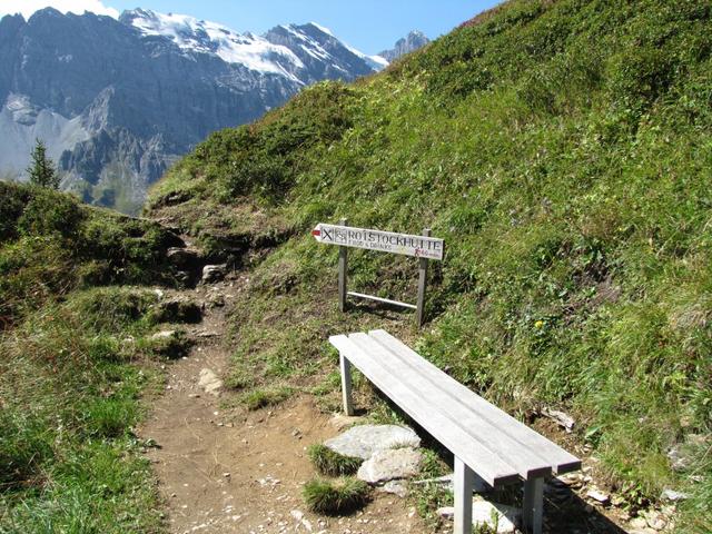 auf dieser Bank, legten wir eine Pause ein und genossen diese unglaubliche Aussicht. Wie ist die Welt doch schön