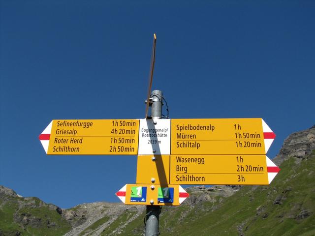 Wegweiser bei der Rotstockhütte 2039 m.ü.M.