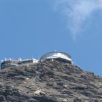 Blick hinauf zum Gipfel des Schilthorn mit Aussichtsterrasse