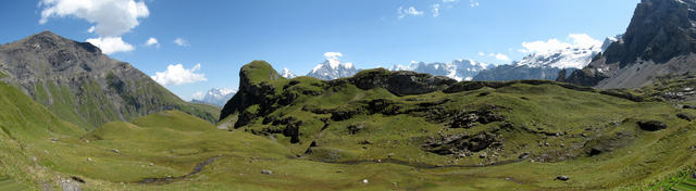 Breitbildfoto unterhalb der Sefinenfurgge mit Blick Richtung Jungfrau