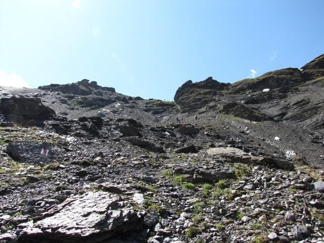 die letzten 300 Höhenmeter haben es in sich. Steil führt der Bergpfad aufwärts