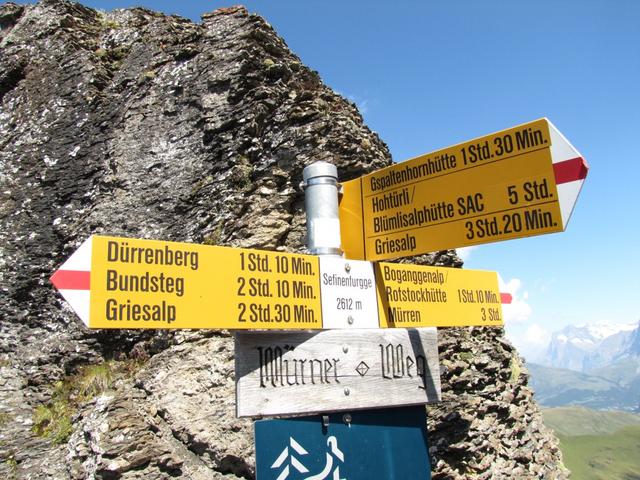 Wegweiser auf der Sefinenfurgge 2612 m.ü.M.