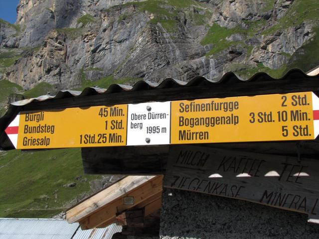 Wegweiser bei der Alp Obere Dürrenberg 1995 m.ü.M.