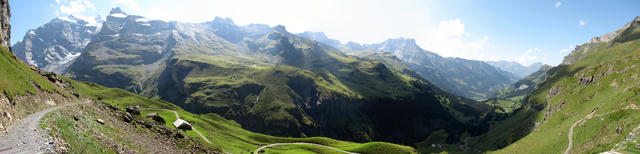 schönes Breitbildfoto mit Griesalp, Blüemlisalp, Dündenhorn und Ärmighorn