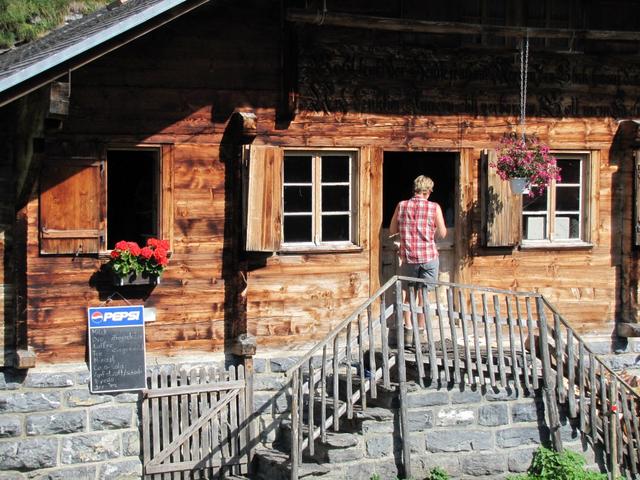 Mäusi kauft frische Milch ein