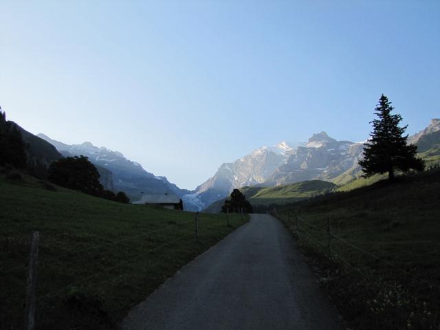 Blick zum Gspaltenhorn, Gamchilücke, Bluemlisalp und Wildi Frau