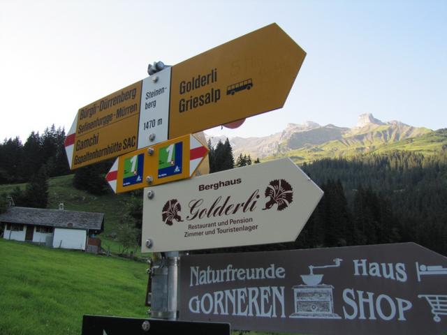 Wegweiser bei Steinenberg 1470 m.ü.M. es geht zur Gspaltenhornhütte