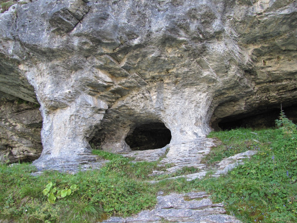 in dieser ntürlichen Höhle haben früher Säumer und Hirten gebetet