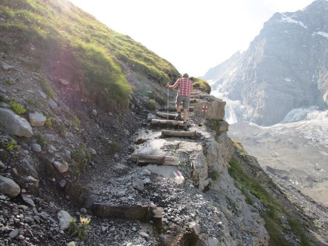 auf gut angelegtem Pfad geht weiter aufwärts zur Gspaltenhornhütte