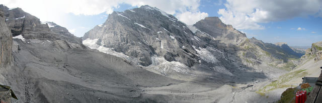 schönes Breitbildfoto von der Gspaltenhornhütte aus gesehen Richtung Blüemlisalp