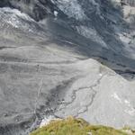 Blick von der Gspaltenhornhütte runter zum Moränenweg, den wir nacher unter die Füsse nehmen