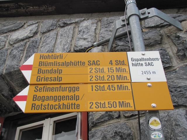 Wegweiser bei der Gspaltenhornhütte