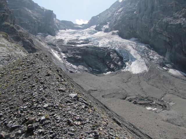 Blick vom Moränenhugel zum Gamchigletscher und Lücke