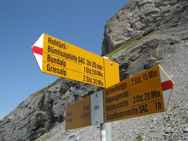 Wegweiser bei Punkt 2107 m.ü.M. hier bogen wir links ab. Ab hier führt der Weg über den Gletscher