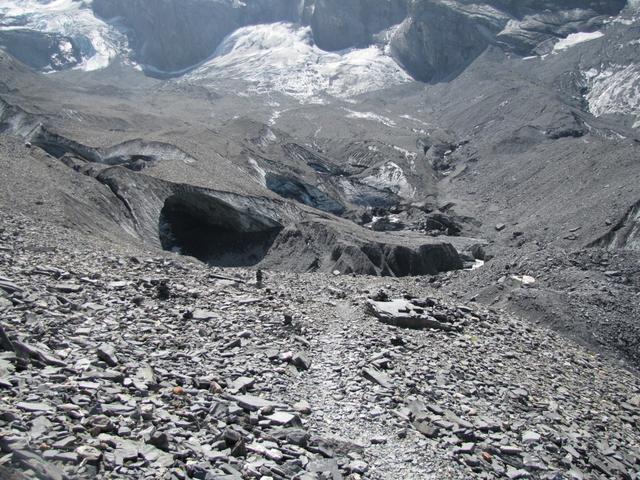 führt der gut bezeichnete Weg einem sicher über den Gletscher