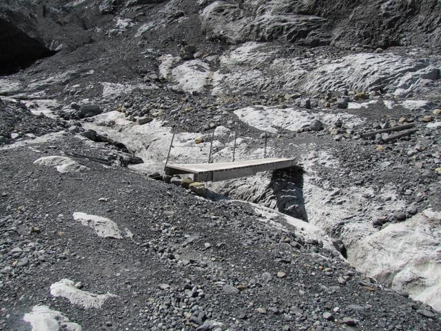 nochmals wird eine kleine Schlucht überquert