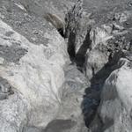 Schmelzwasser vom Blüemlisalp- Gamchi- und Gspaltenhorngletscher fliesst hier talabwärts