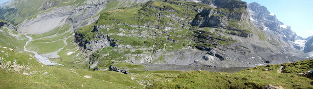 schönes Breitbildfoto. Links der Gamchi Talkessel. Rechts Gspaltenhorn mit Gamchigletscher und Blüemlisalp