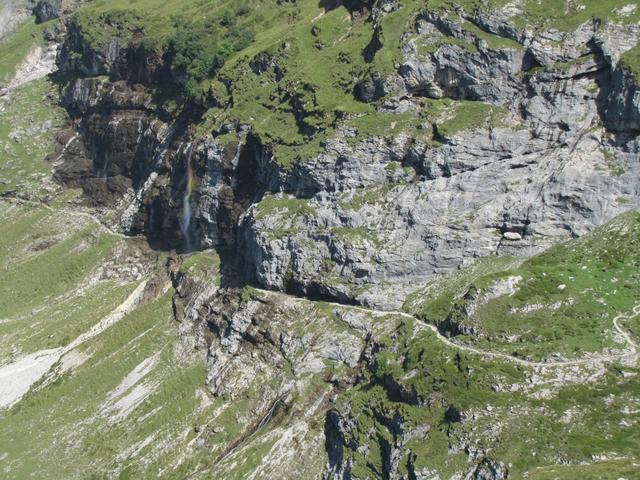 von hier oben gut ersichtlich der Bergpfad kurz nach dem Gamchi Talkessel. Am Morgen waren wir noch dort vorbei gelaufen...