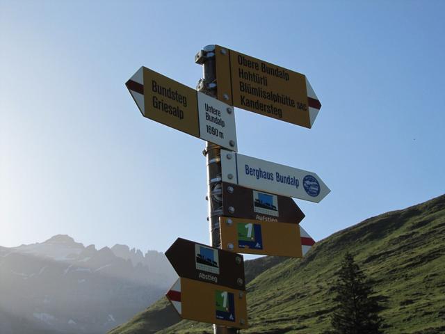 Wegweiser bei der untere Bundalp 1690 m.ü.M.