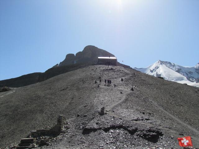 wir verlassen das Hohtürli und wandern zur Blüemlisalphütte