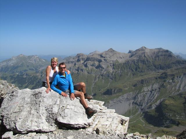 Mäusi und Franco auf dem Hohtürli. Im Hintergrund Zahm- Wild Andrist