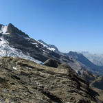 schönes Breitbildfoto vom Hohtürli aus gesehen, Richtung Blüemlisalphütte und Blüemlisalp