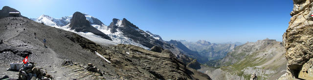 schönes Breitbildfoto vom Hohtürli aus gesehen, Richtung Blüemlisalphütte und Blüemlisalp