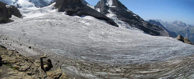 Breitbildfoto vom Blüemlisalpgletscher