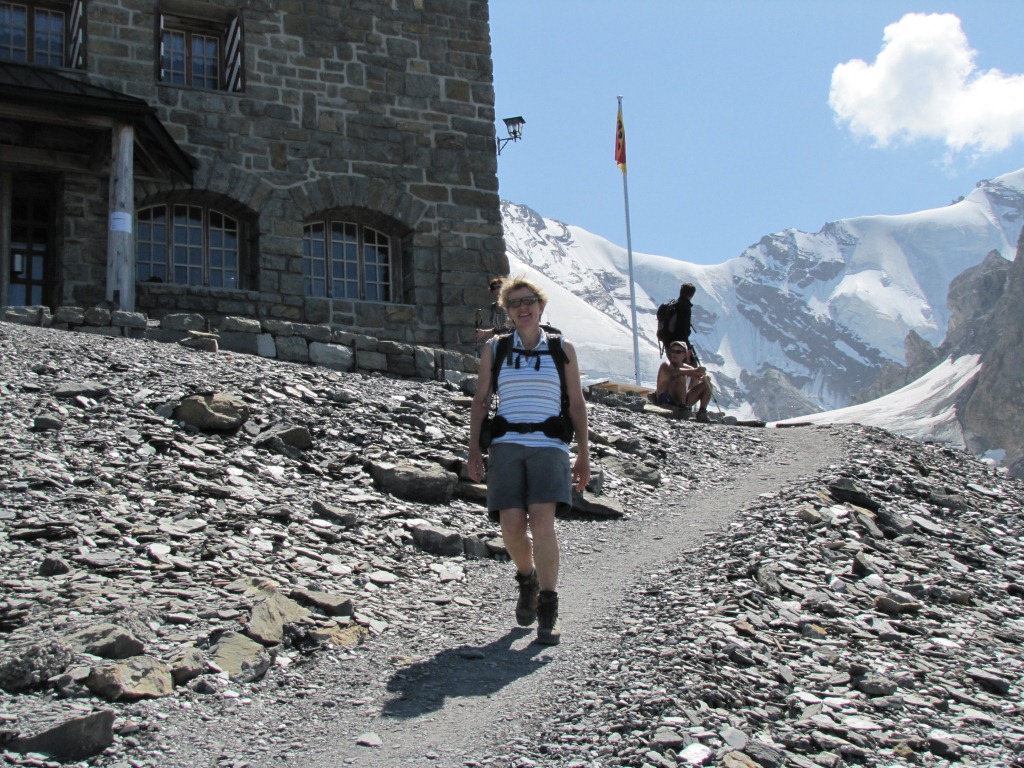 nach dem Mittagessen verlassen wir die Blüemlisalphütte