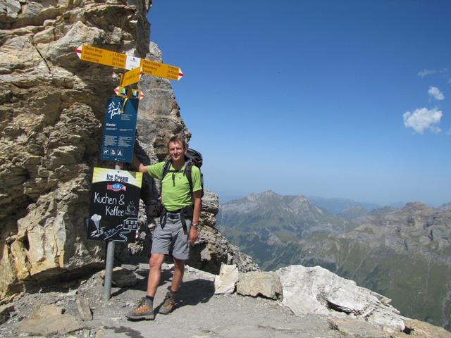 Franco beim Wegweiser beim Hohtürli