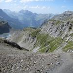 links der Gletschersee, rechts unserer weiterer Wegverlauf