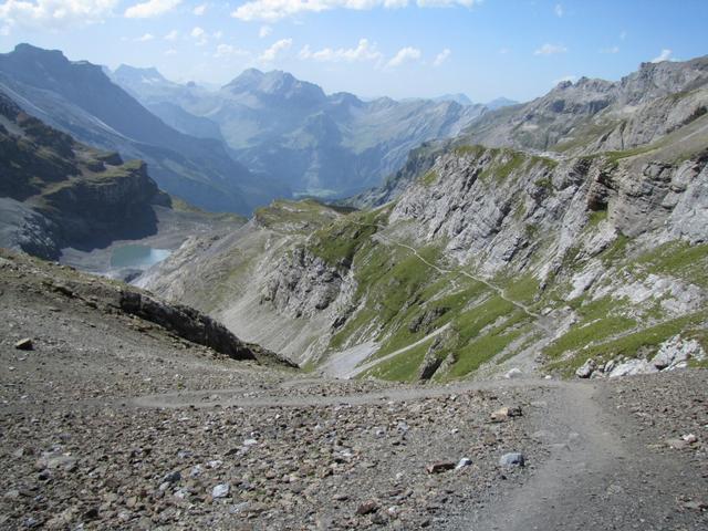 links der Gletschersee, rechts unserer weiterer Wegverlauf