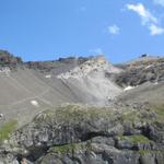 Blick zurück zum Hohtürli und der Blüemlisalphütte. Gut ersichtlich der Bergweg