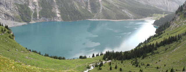 schönes Breitbildfoto vom Oeschinensee