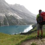 Franco bestaunt den Oeschinensee. Man behauptet, das er der schönste Bergsee der Schweiz sei