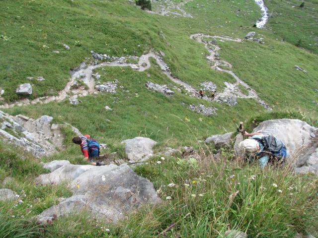 der Weg ist steil und ausgesetzt, mehr als der Weg zum Hohtürli