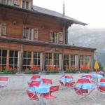 Frühmorgens verlassen wir das Hotel Oeschinensee. Es sind noch keine Touristen unterwegs