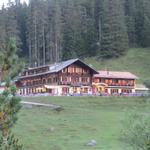 Blick zum Hotel Oeschinensee 1593 m.ü.M.