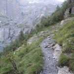 nach dem Wald wird der Weg steiler