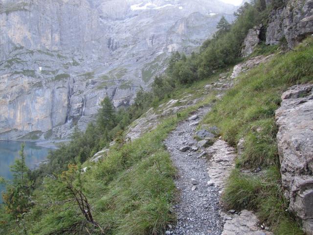 nach dem Wald wird der Weg steiler