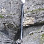 der Wasserfall wird vom Doldenhorngletscher gespiessen