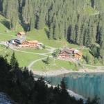 die beiden Gasthäuser. Links das Hotel Oeschinensee dort haben wir übernachten. Rechts das Berggasthaus Oeschinensee