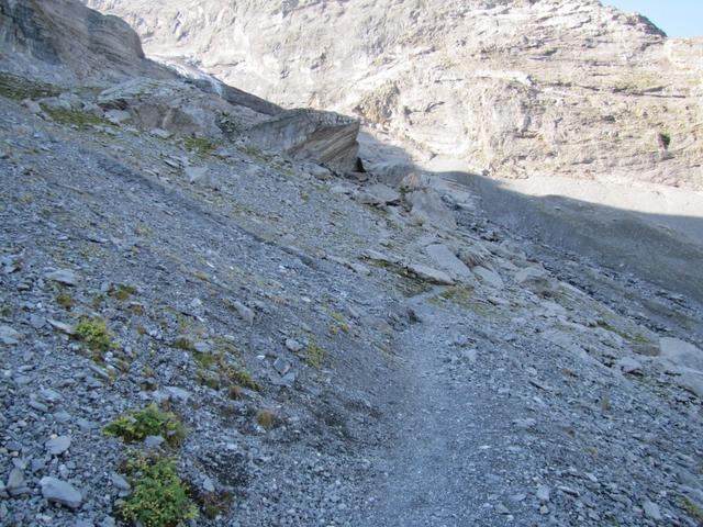 wir erreichen die Moränenlandschaft vom Fründengletscher Punkt 2134 m.ü.M.