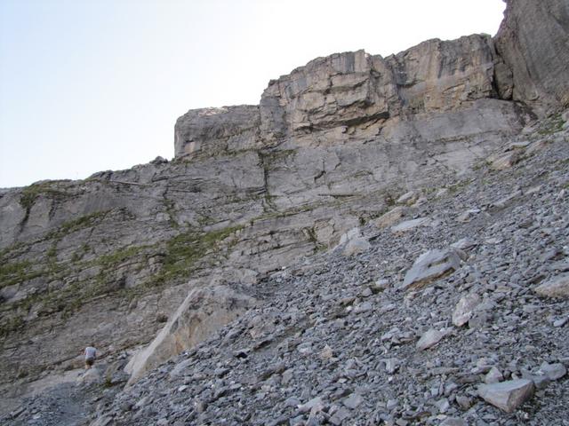 langsam wird der Bergpfad ersichtlich, mit dem man diese Felswand überwindet