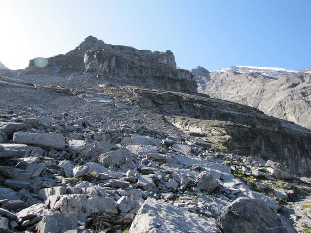 hinter diesem Felssporn versteckt sich die Fründenhütte