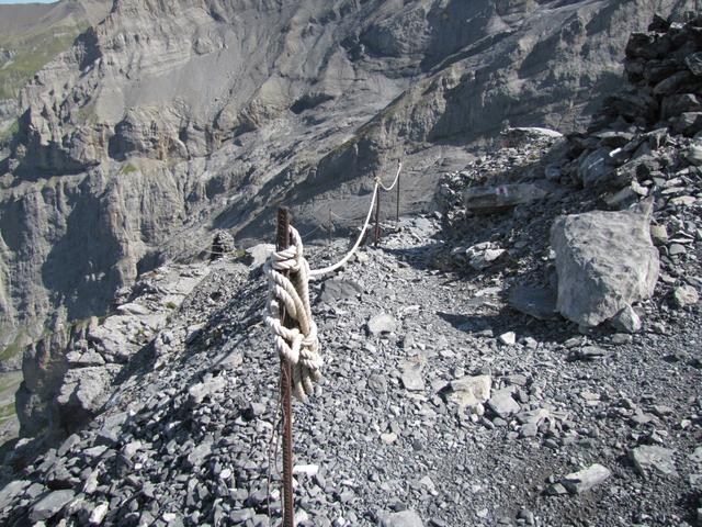 trotz guter Sicherung und gut angelegter Bergpfad ist hier ein sicherer Tritt von Vorteil