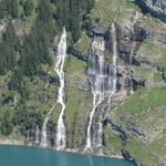 über diese Wasserfälle die von der Blüemlisalp her kommen, wird der Oeschinensee gespiesen