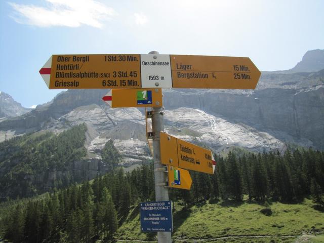 Wegweiser beim Oeschinensee 1593 m.ü.M.